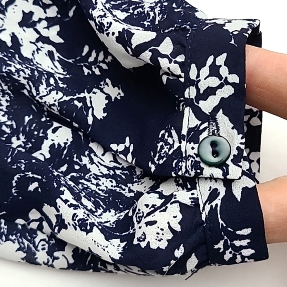 Violet + Claire Blouse White Navy Floral Long Sleeve Semi Sheer Ruffle Sz Small - Picture 8 of 15